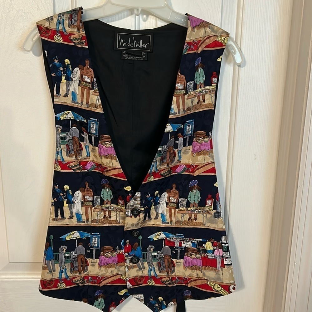 Nicole Miller vintage graphic vest, size L. 1 front pocket, cinch belt in back